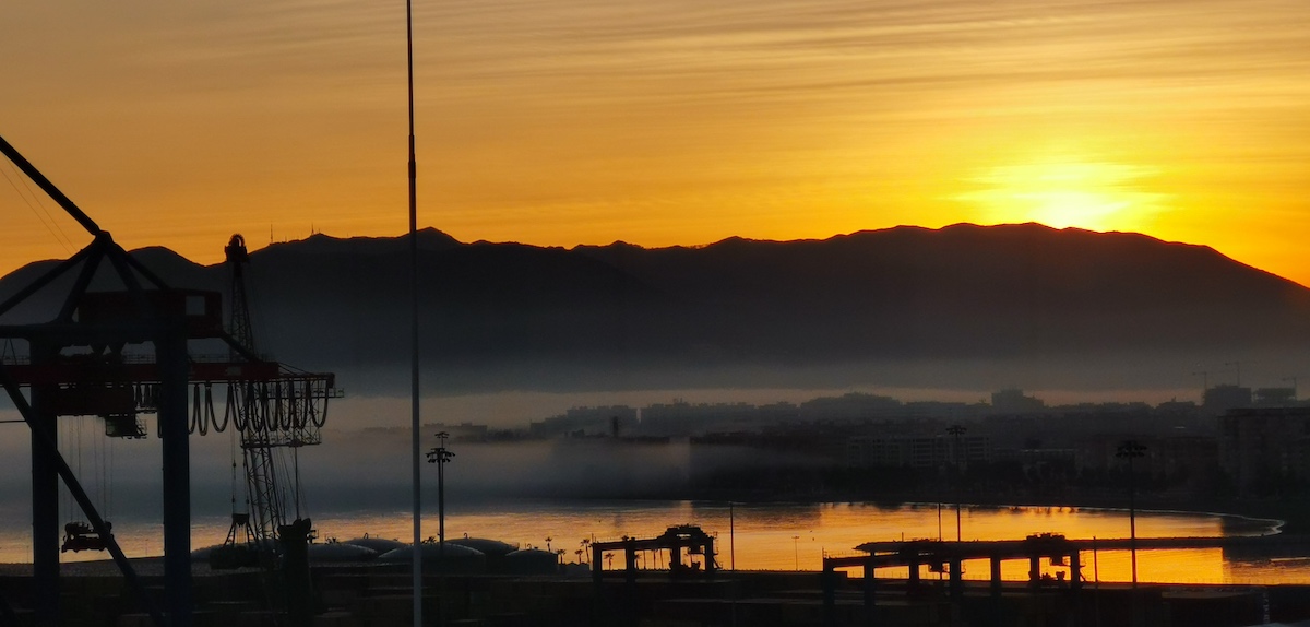 Novemberabend im Hafen von Malaga. Foto: Beate Ziehres