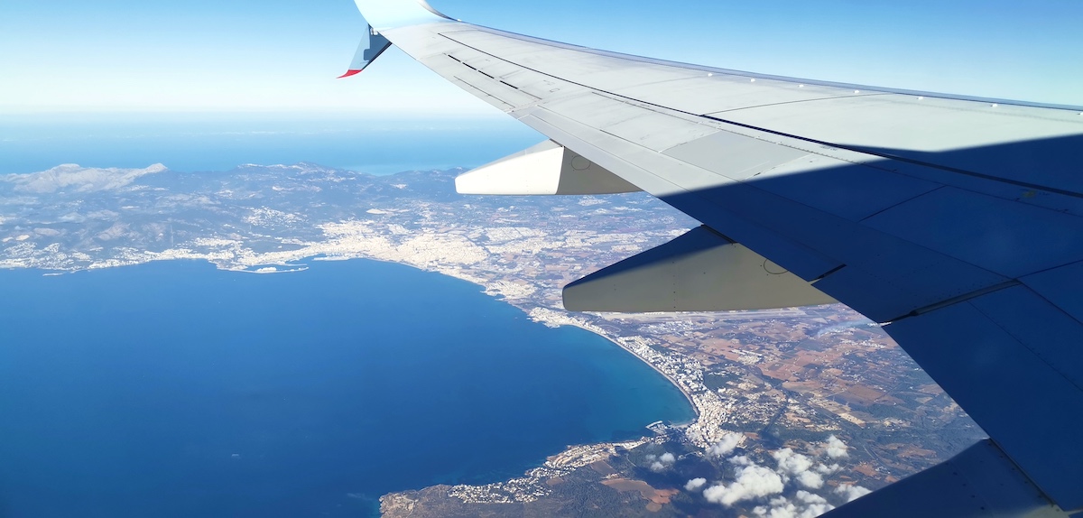 Strand von Palma de Mallorca aus dem Flugzeug. Foto: Beate Ziehres, Reiselust-Mag