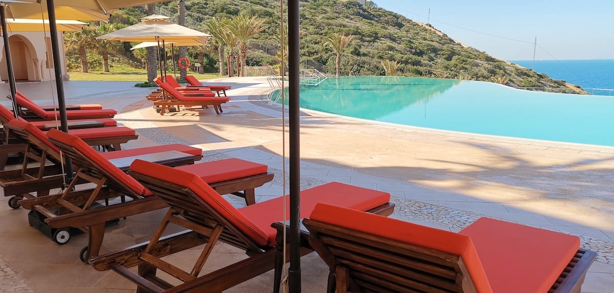 Royal Tulip Korbous Bay Hotel, Tunesien, Pool, Sonnenterrasse. Foto: Beate Ziehres, Reiselust-Mag