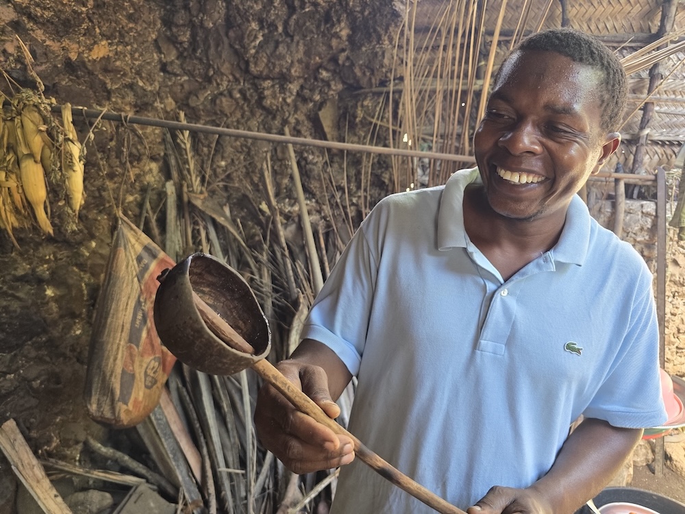 Sansibar Dorfleben: Kelle aus Kokosschale. Foto: Beate Ziehres, Reiselust-Mag