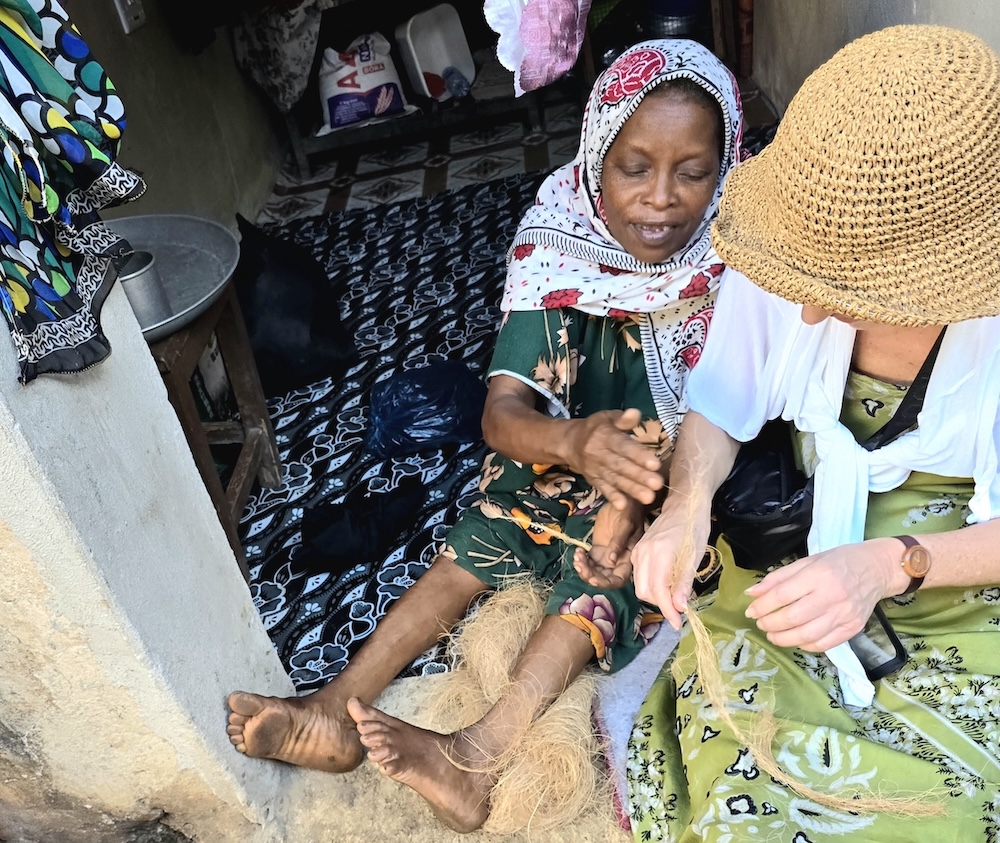 Sansibar Dorfleben: Seilerei. Foto: Beate Ziehres, Reiselust-Mag