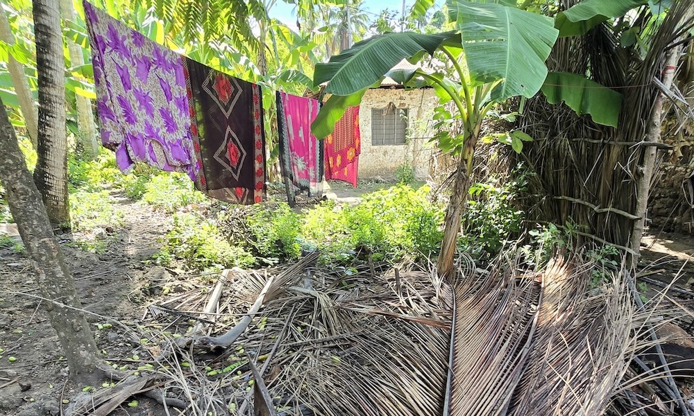 Sansibar Dorfleben: Waschtag, Kangas. Foto: Beate Ziehres, Reiselust-Mag
