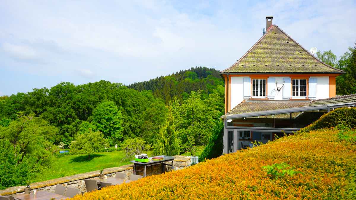 Auf der Terrasse des Schloss Restaurants gibt es garantiert Plätze mit Aussicht – Foto: Beate Ziehres