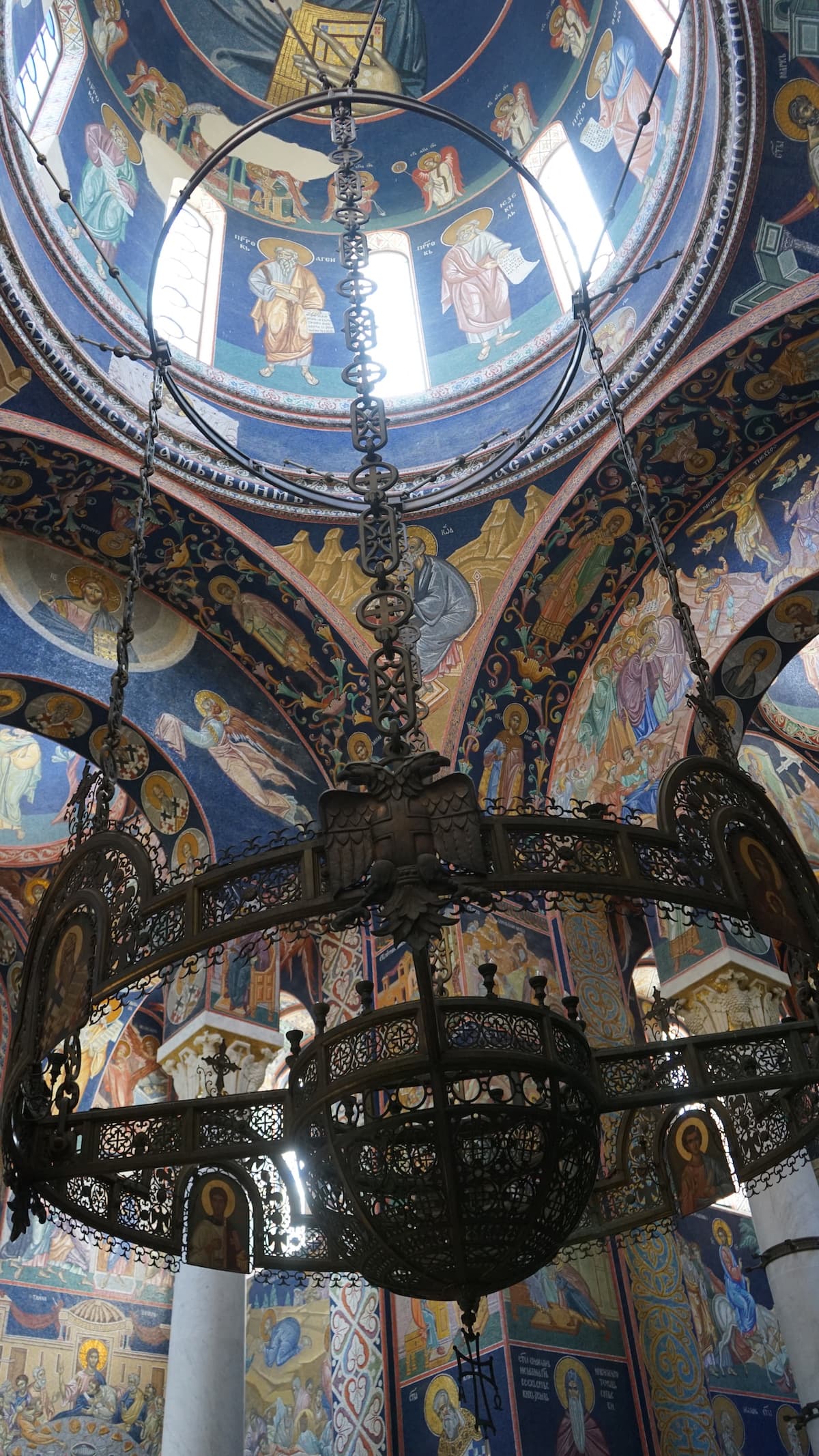 Serbien, Sehenswürdigkeiten: Kirche St. Georg auf dem Oplenac in Topola. Foto: Beate Ziehres