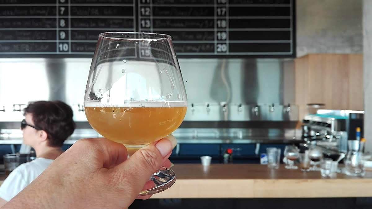 Typisch serbisch: Kabinet Craftbeer Brauerei bei Sopot, Serbien. Foto: Beate Ziehres