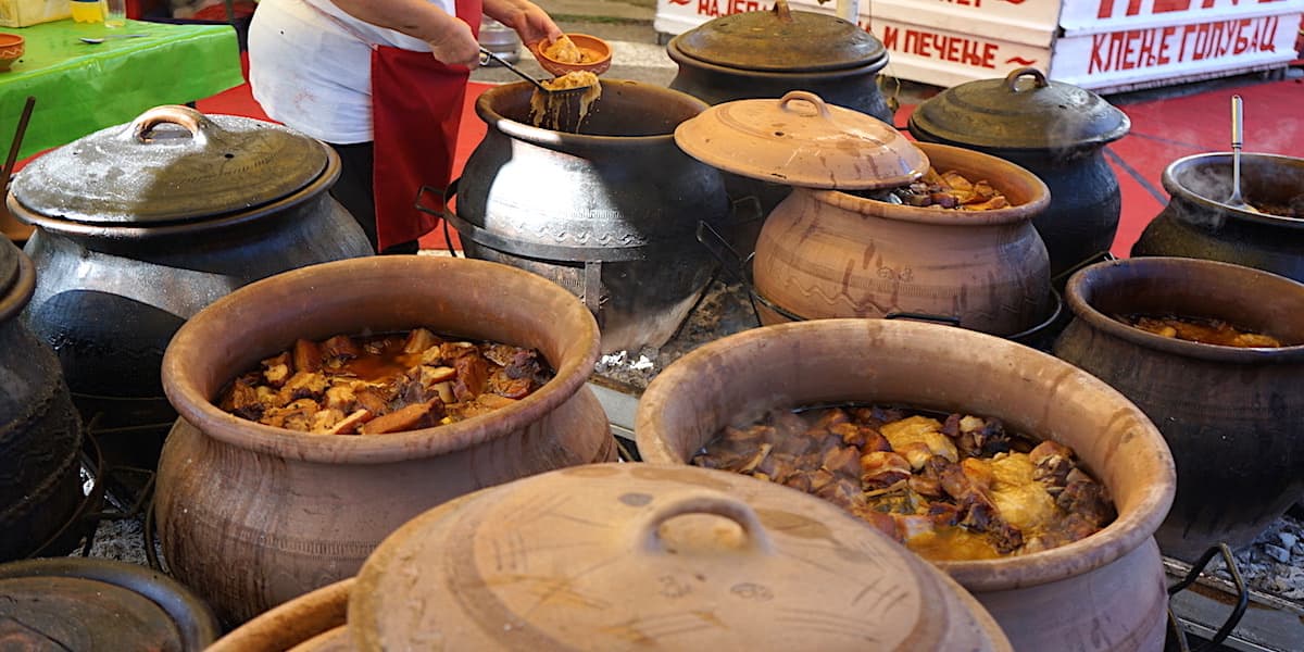 Serbische Küche: Topola Weinfestival, Serbien. Foto: Beate Ziehres