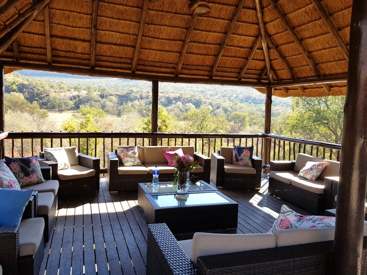 Safari in SĂĽdafrika, ChaZen privates Wildreservat: Blick von der Terrasse der Lodge. Foto: Lena Ziehres