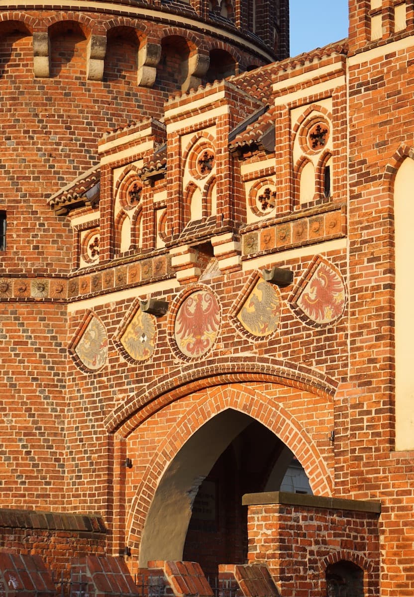 Backsteingotik vom Feinsten am Neustädter Tor in Tangermünde. Foto: Beate Ziehres