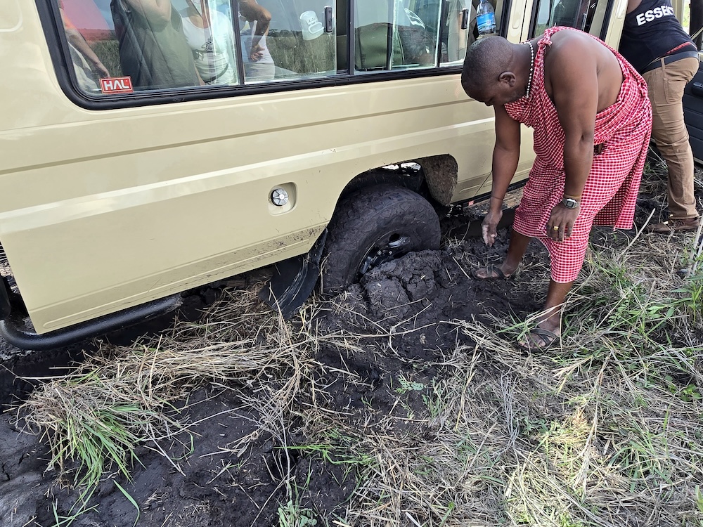 Tarangire Nationalpark Safari: festgefahren. Foto: Beate Ziehres, Reiselust-Mag