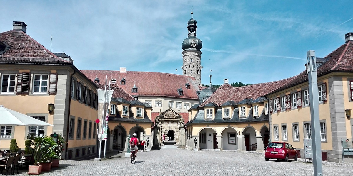 Taubertal Radwege: Schloss Weikersheim am Taubertalradweg "Der Klassiker". Foto: Beate Ziehres, Reiselust-Mag