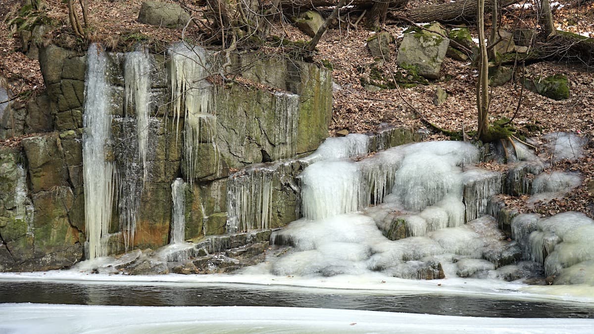 Eiszapfen an der Bode. Foto: Beate Ziehres