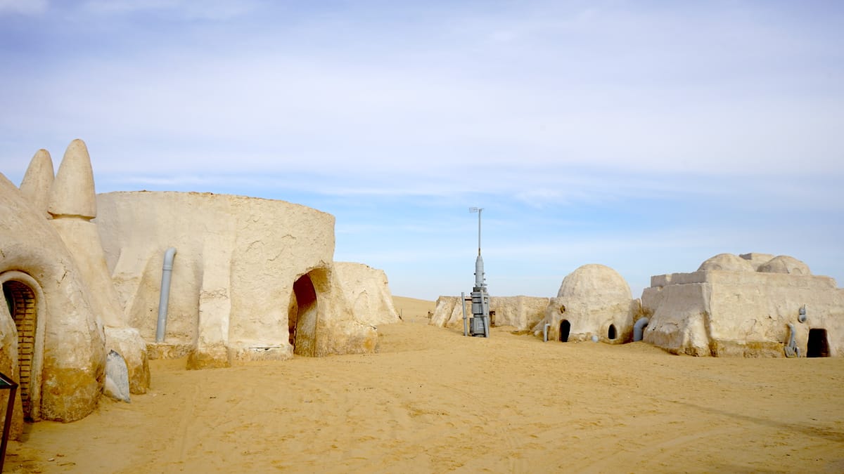 Tunesien: Nahe der algerischen Grenze liegt bei Nefta der Star Wars Drehort Mos Espa.