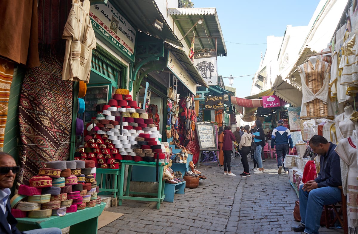 Tunis, Tunesien: Eingang zum Souk der Chechias (links im Bild). Foto: Beate Ziehres, Reiselust-Mag