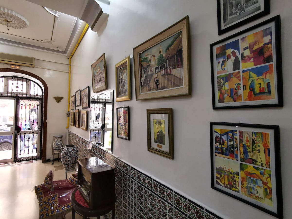 Tunis, Lobby des Grand Hotel de France mit Bildern von August Macke. Fot. Beate Ziehres, Reiselust-Mag