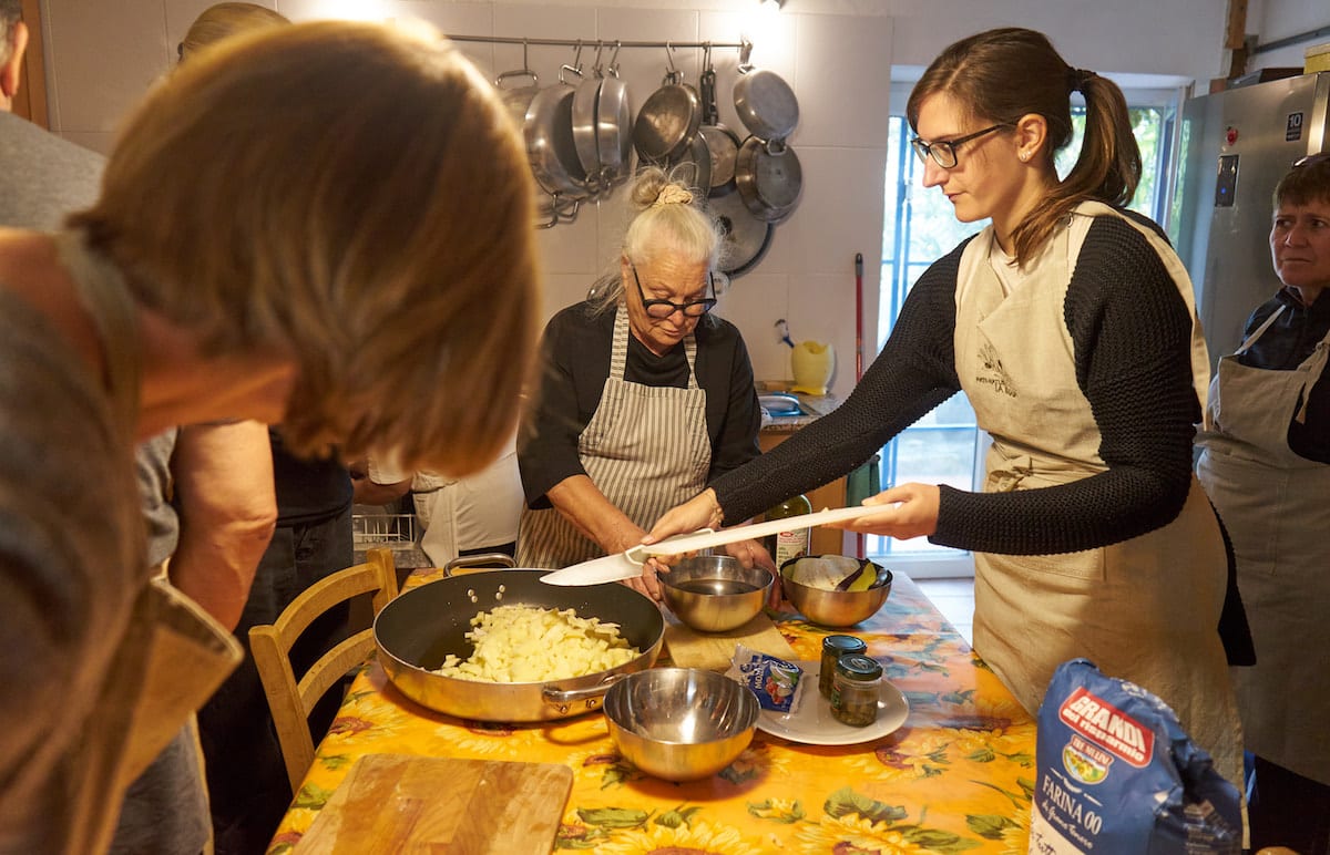 Kochkurs in Umbrien: In der Küche. Foto: Beate Ziehres, Reiselust-Mag
