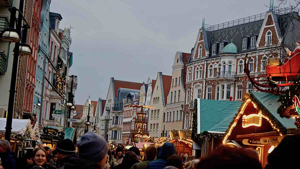 Rostock: Weihnachtsmarkt in der Innenstadt – Foto: Beate Ziehres