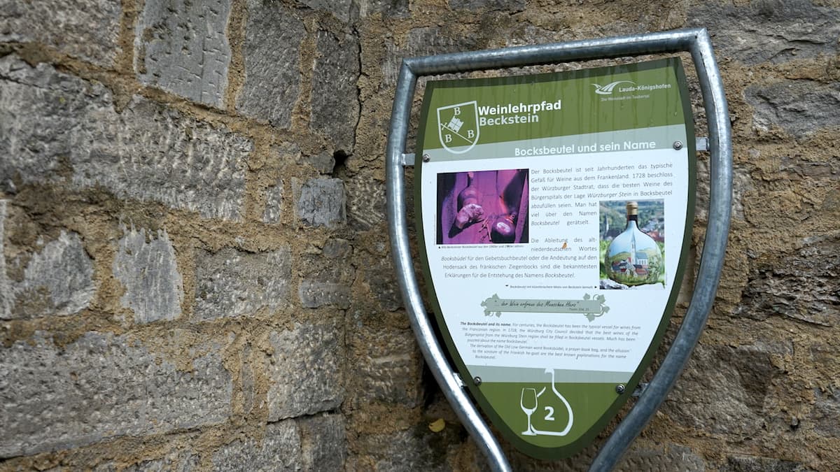 Weinstraße Taubertal, Beckstein: Unterwegs auf dem Weinlehrpfad. Foto: Beate Ziehres