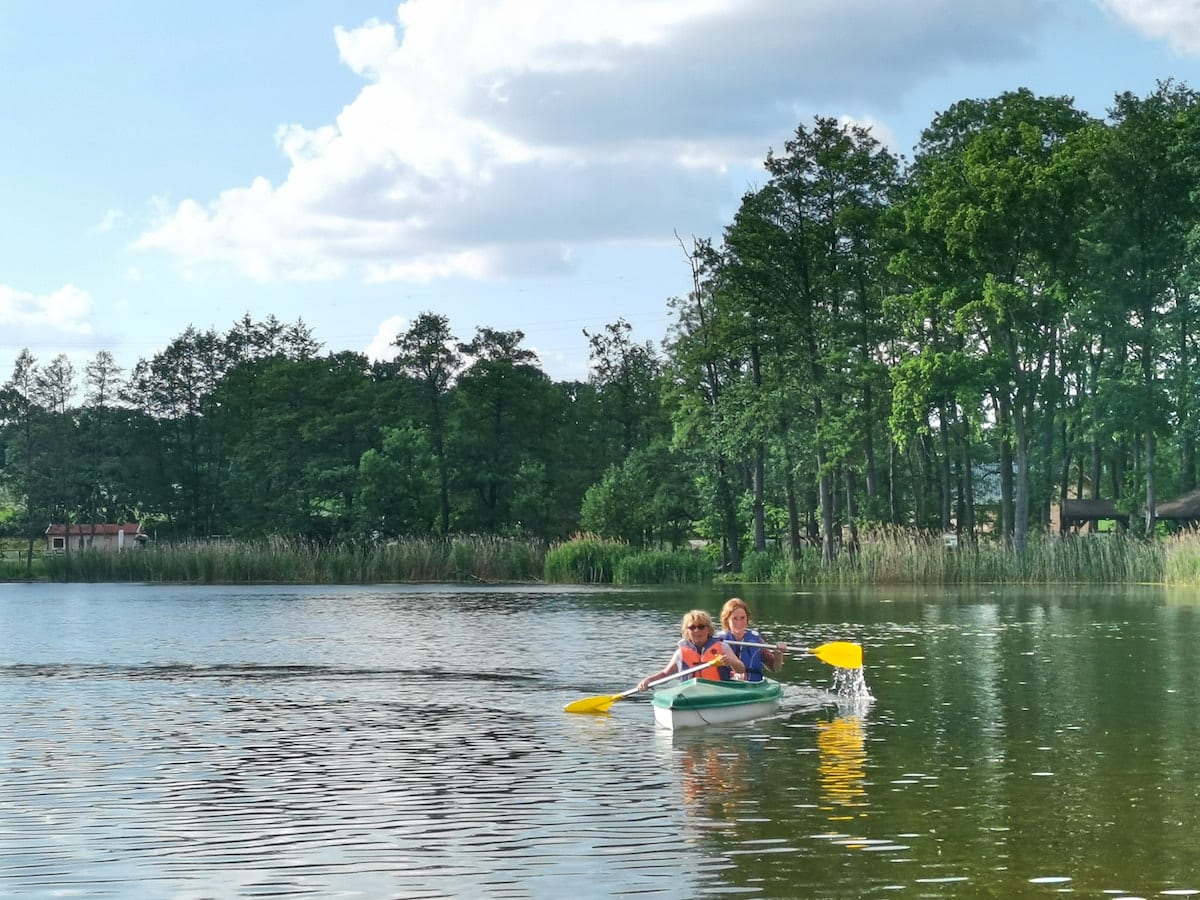 Paddeln auf dem See in Prusim. Foto: Beate Ziehres, Reiselust-Mag